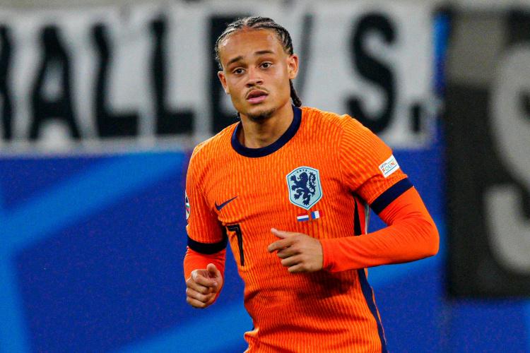 他预计在国, 比赛 他预计在国, 比赛