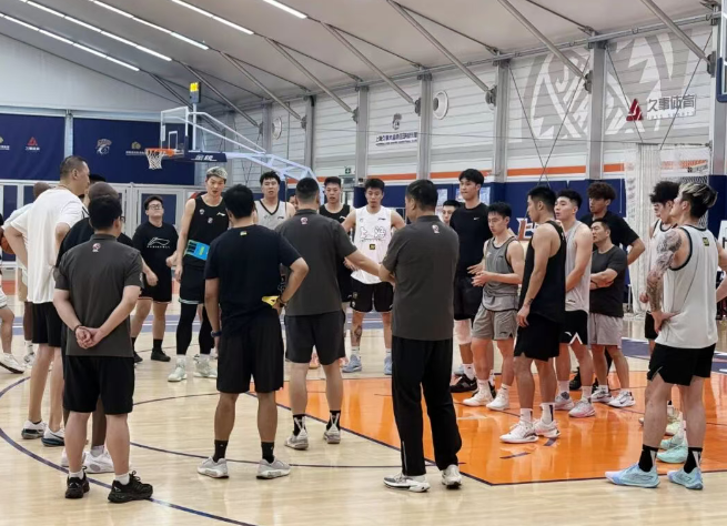 他还有个人, 却是张镇麟 他还有个人, 却是张镇麟