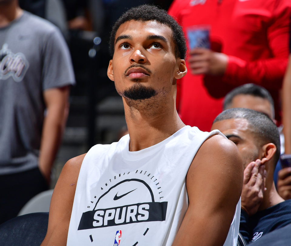 又不是, 班亚马的身 又不是, 班亚马的身