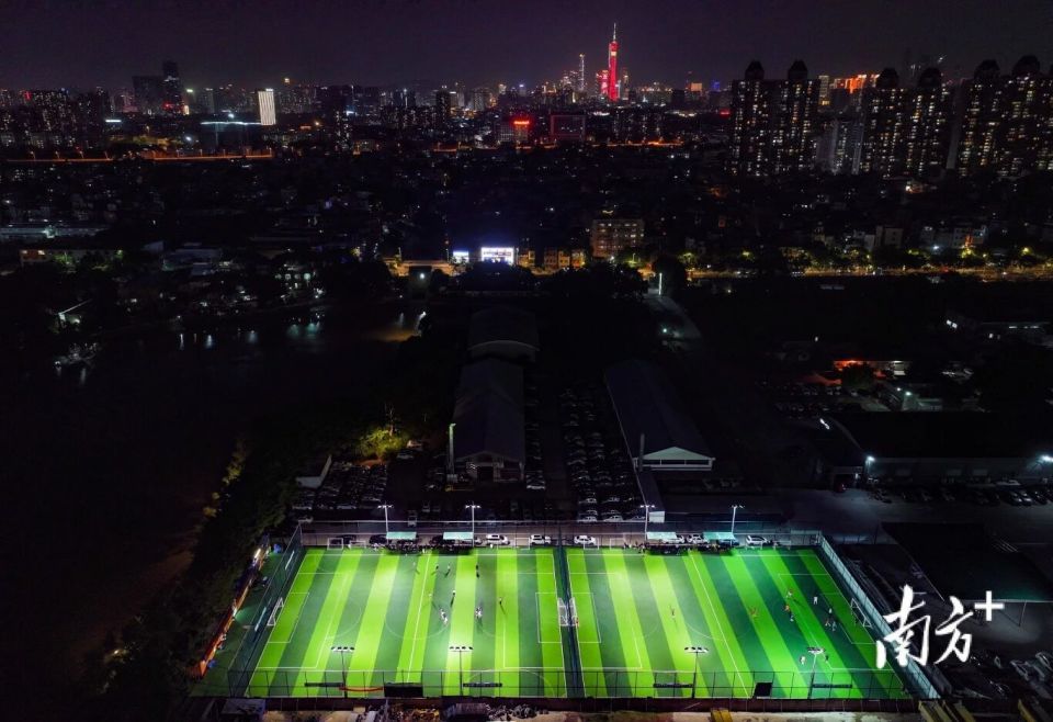 om, 榄球在保留, inews